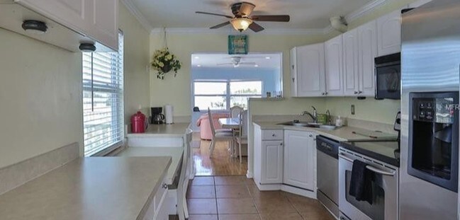 Interior Photo - 408-412 Venetian Dr