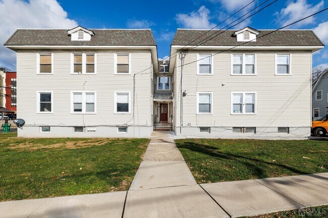 Building Photo - 8 E Green St