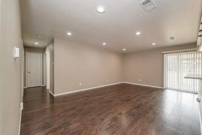 Building Photo - 3317 P
