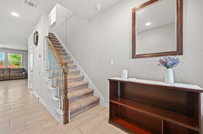 Building Photo - 294 Thornless Cir