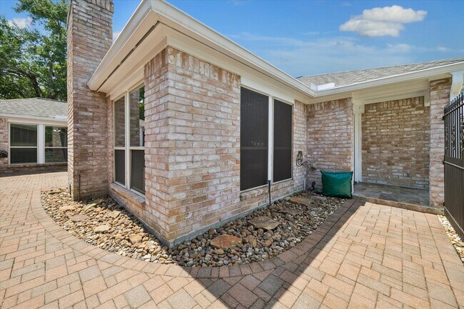 Building Photo - 6511 Pauma Dr