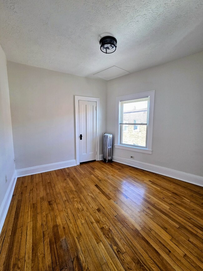 Bedroom - Virginia Apartments