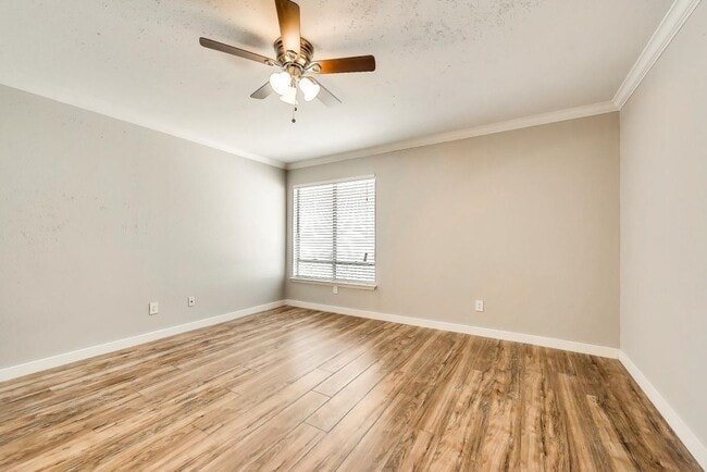Building Photo - Modern One Bedroom Apartment in North Oak ...