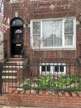 Building Photo - 594 E 38th St