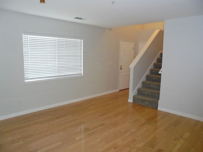 Building Photo - Southbridge Townhome