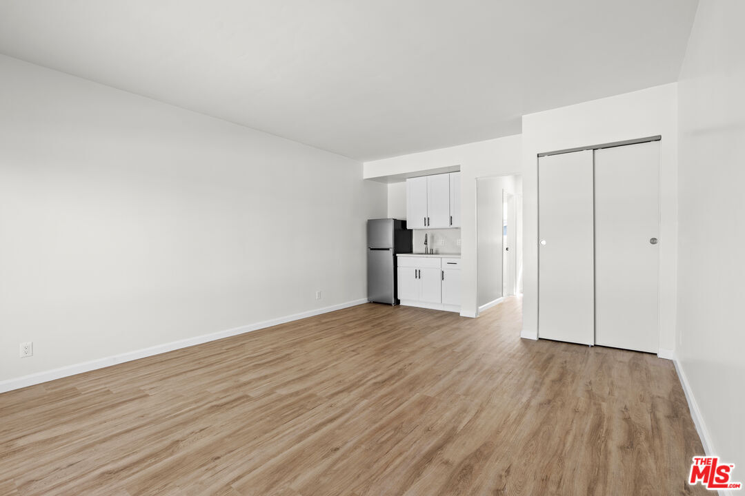 Foto principal - 7825 W Manchester Ave