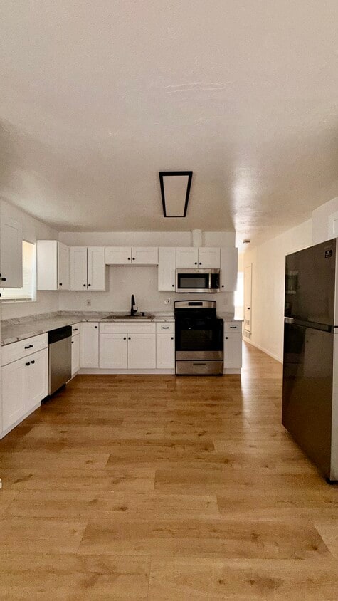 Foto principal - 3416 Sunnydale Ln