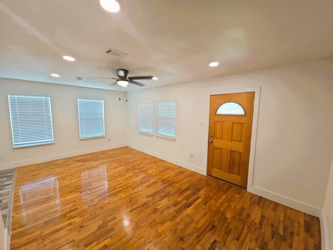 Foto del edificio - 3603 E Lockwood Dr