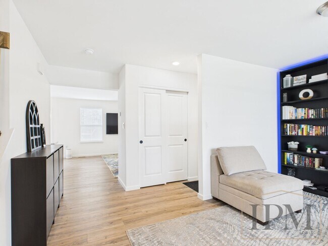 Foto del edificio - Coming Soon - Stunning 4 Bedroom, 2.5 Bath...