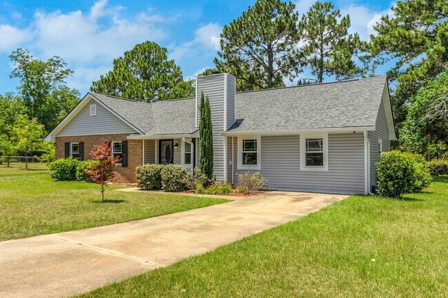 Foto del edificio - Charming 3BR Ranch Style Home on Quiet Cut...