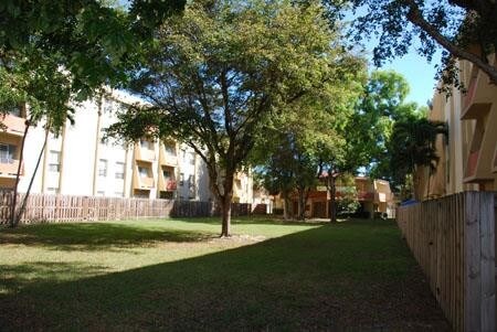 Foto del edificio - PARADISE ISLES APARTMENTS