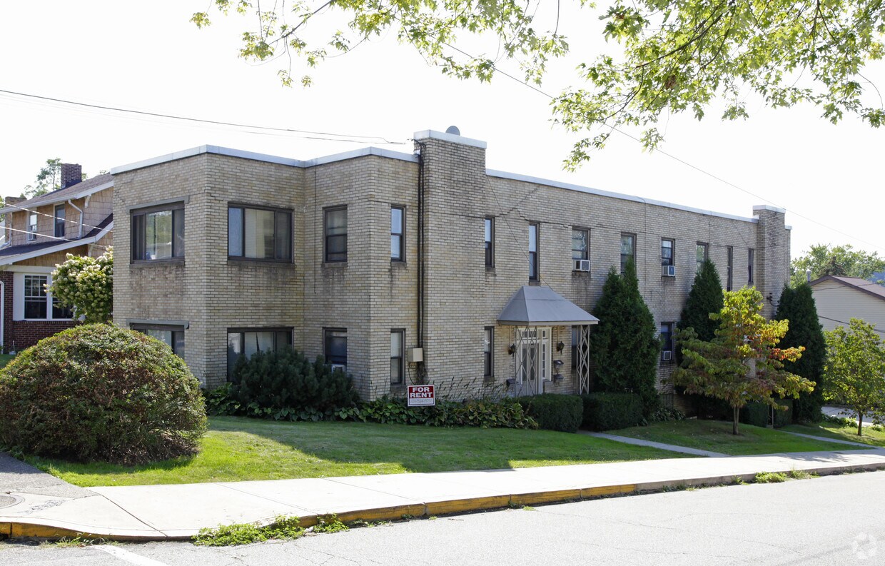 Foto principal - 1500 Center Ave