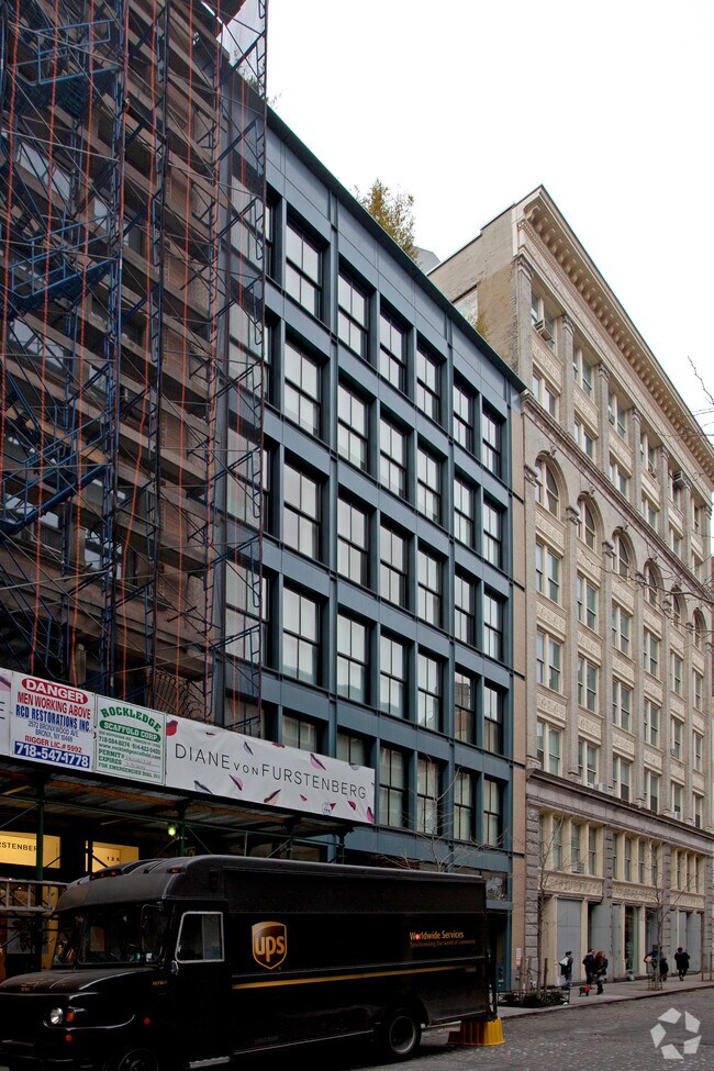 Building Photo - 455 W Broadway