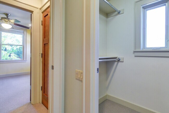 Foto del edificio - Charming Duplex in the Heart of Lake Oswego