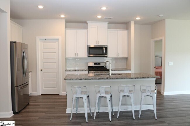 Building Photo - 117 Layken Dr