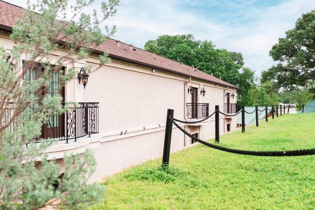Foto del edificio - 13165 Snow Ln