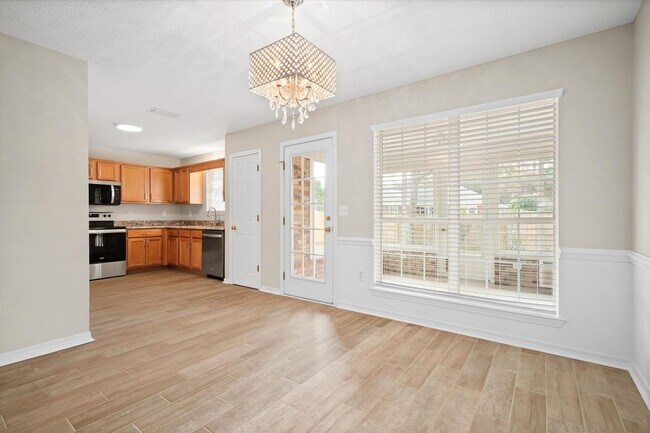 Foto del edificio - HEART OF DAPHNE LISTING!