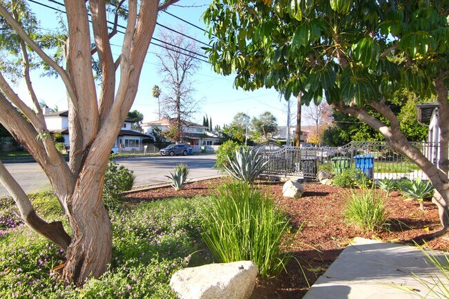 Foto del edificio - 8806 Haskell Ave