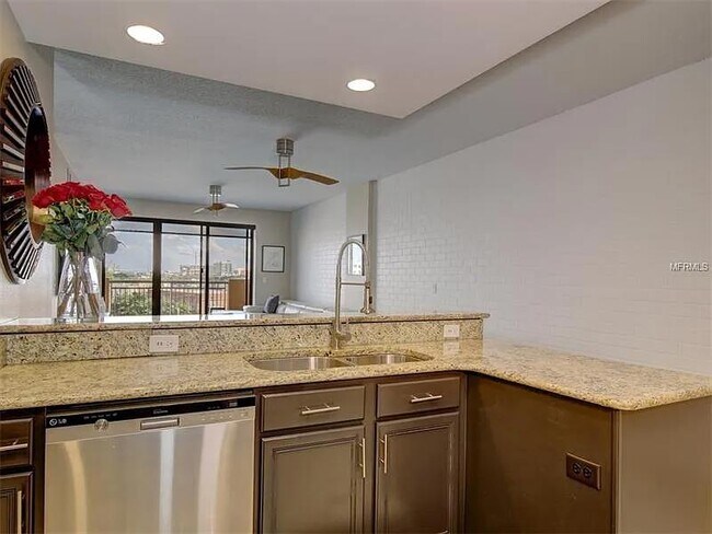 Foto del edificio - 1108 N Franklin St