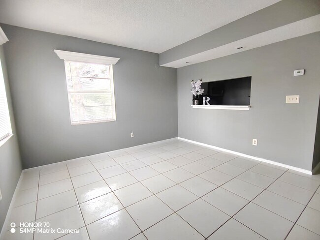 Building Photo - 7021 Waterside Dr