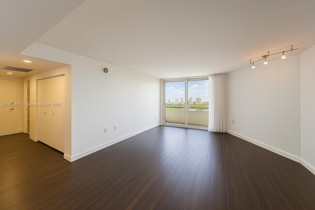 Foto del edificio - 19501 W Country Club Dr