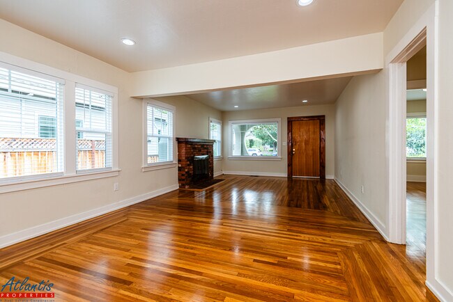 Building Photo - 768 Calderon Ave