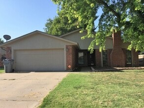 Building Photo - 3007 NE Lancaster Ln