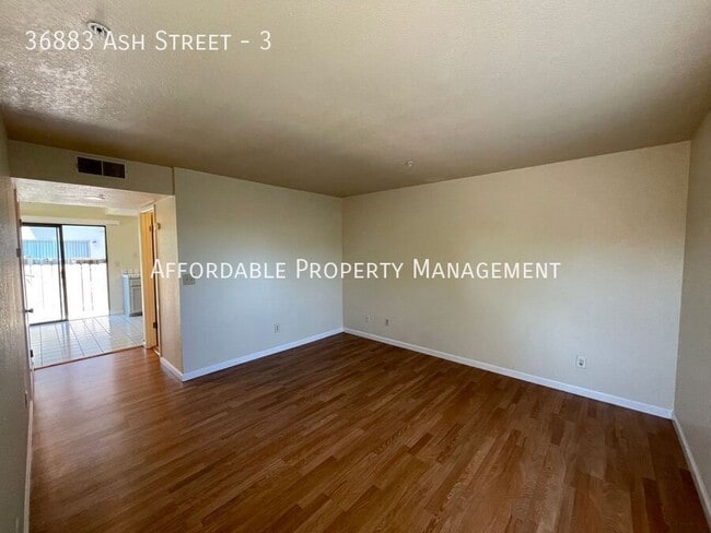 Building Photo - 36883 Ash St