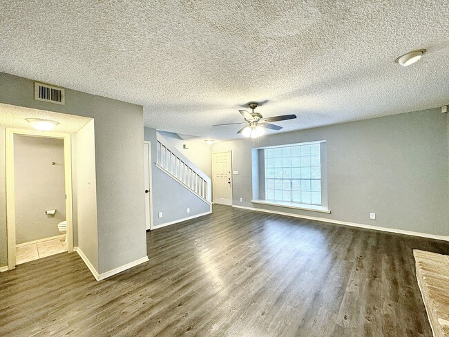 Foto del edificio - Cozy Townhome in Vista View