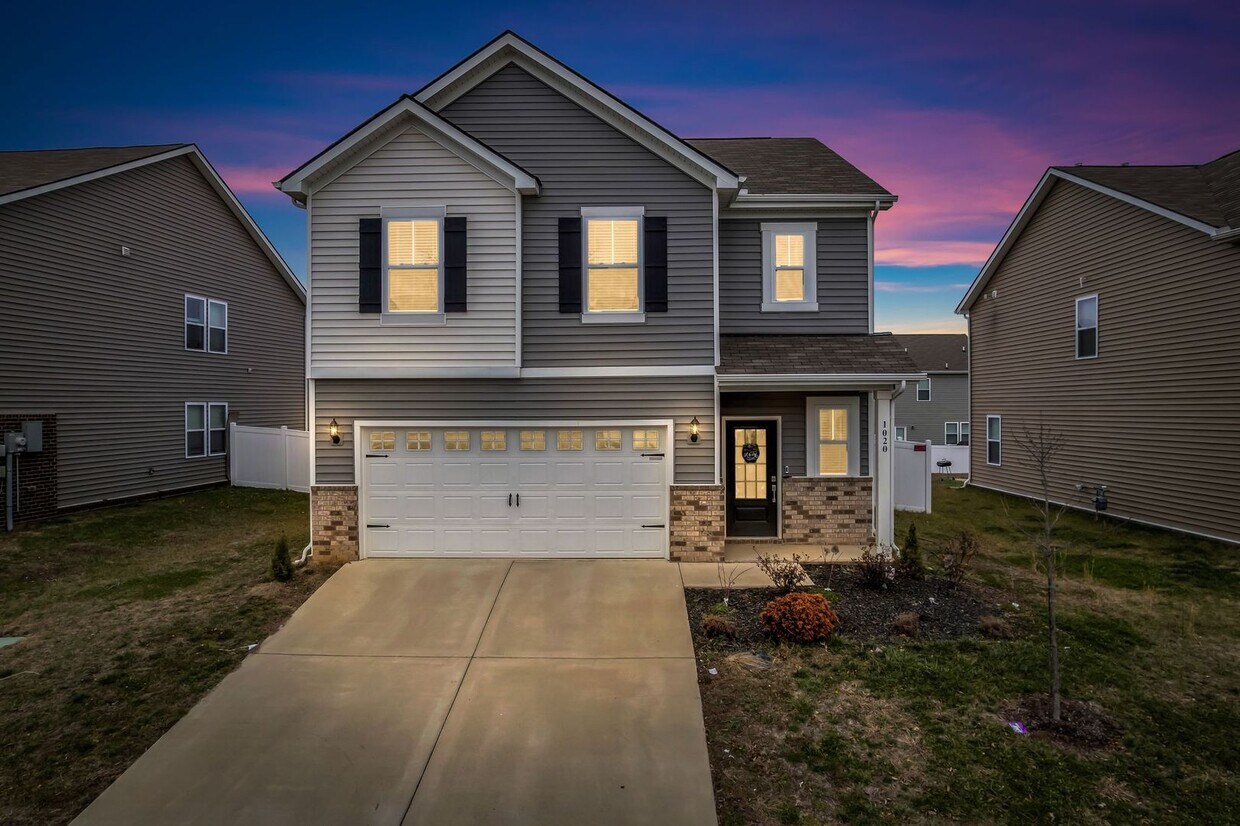 FOR LEASE - 4 BEDROOM HOME IN LEBANON! - FOR LEASE- 4 BEDROOM HOME IN LEBANON!