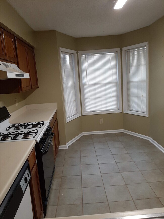 Building Photo - 6012 Treetop Ct