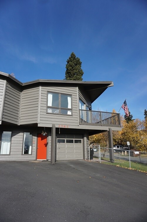 Primary Photo - 3741 Raspberry Rd