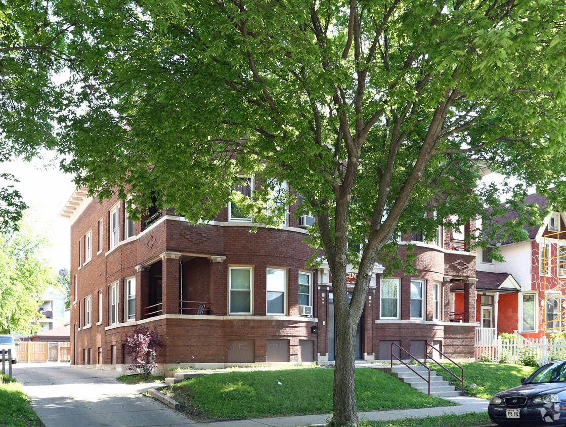 1314 W Washington St, Milwaukee, WI 53204 Apartments in Milwaukee, WI