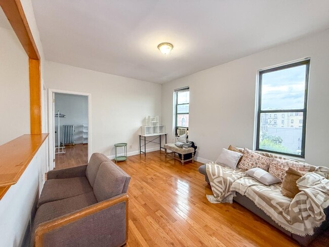 Foto del edificio - 553 E 188th St