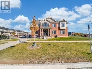 Building Photo - 3 Crossmore Cres