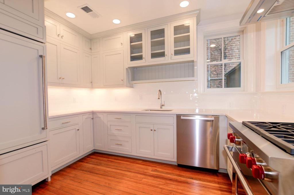 Primary Photo - 3252 N St NW