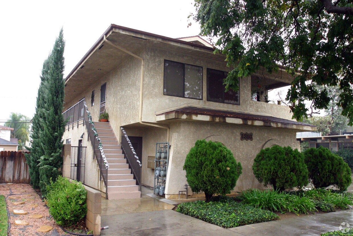 Building Photo - 1316 Quincy Ave