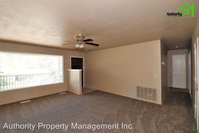 Foto del edificio - 3 br, 2 bath House - 2685 Shasta Street