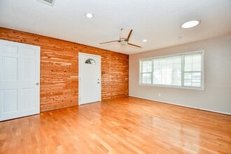 Building Photo - 6625 Underhill St Building Photo - 6625 Underhill St