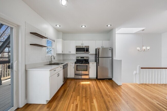 Foto del edificio - 402 E 7th St