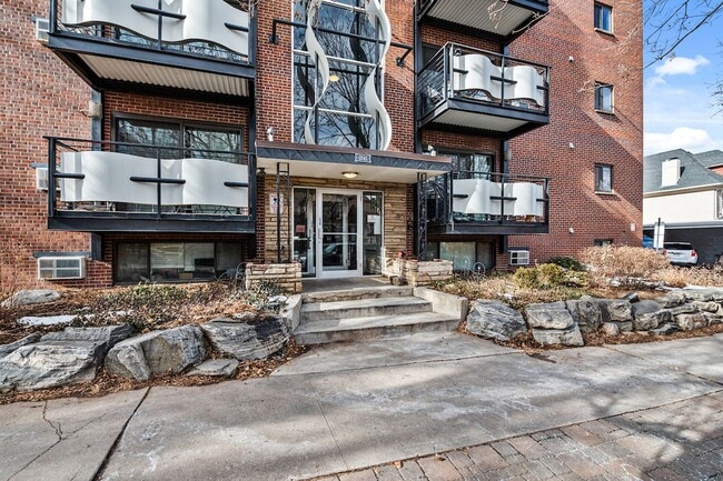Building Photo - Downtown 1 Bedroom 1 Bath! Coming Soon!