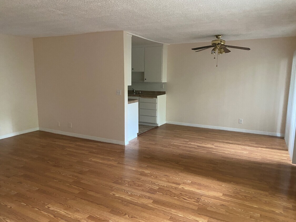 Tarzana Tennis Club Apartments Apartments in Tarzana, CA