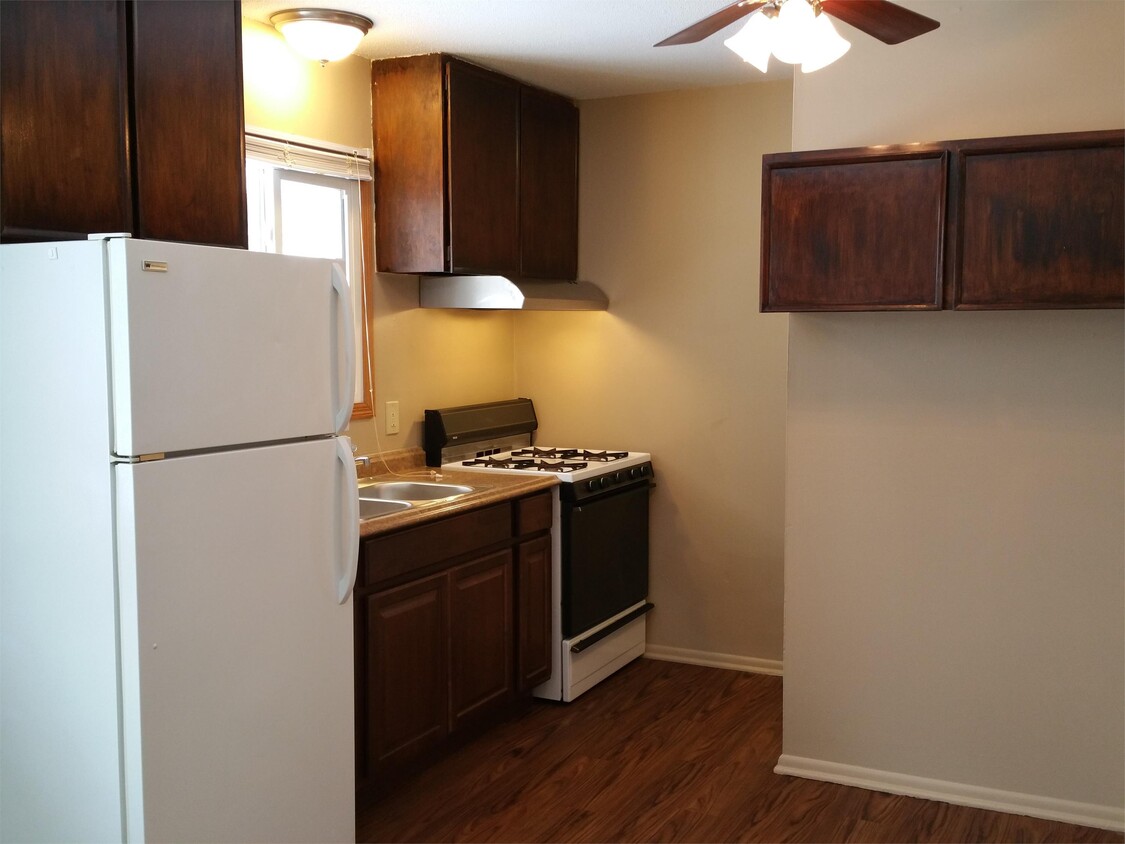 Primary Photo - 910 Luther Pl