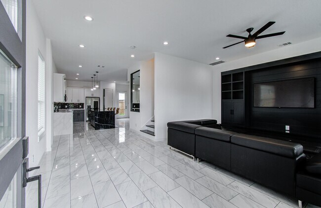 Foto del edificio - 5905 Crest Ct