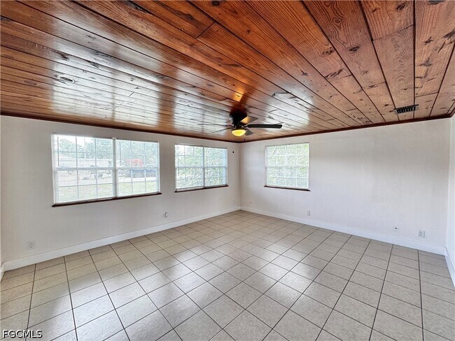 Foto del edificio - 1275 Gramac Dr