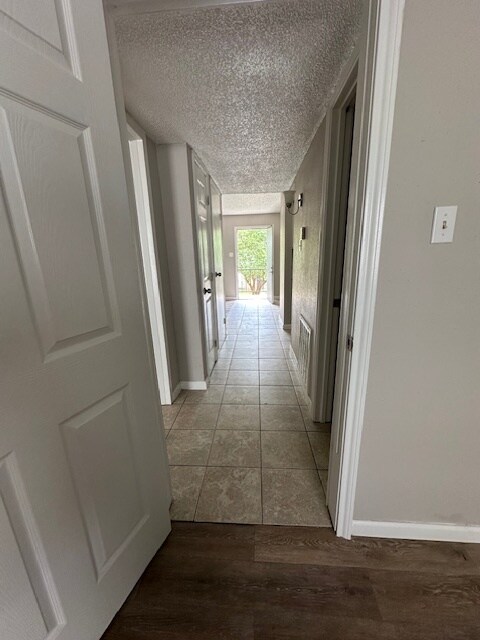 Pasillo - Gladefield Garden Apartments
