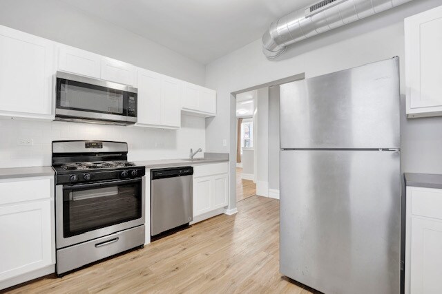 Building Photo - 2255 S Oakley Ave