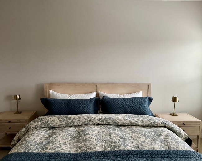 Building Photo - 221 Marketplace Ave