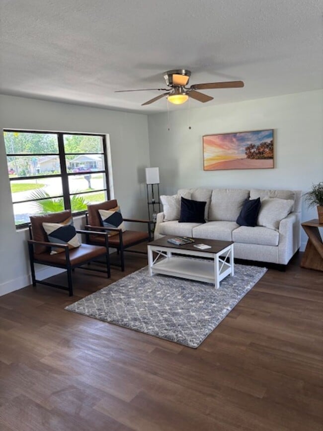 Building Photo - Fully Renovated 3-Bedroom Gem with Modern Upgrades & Timeless Charm!