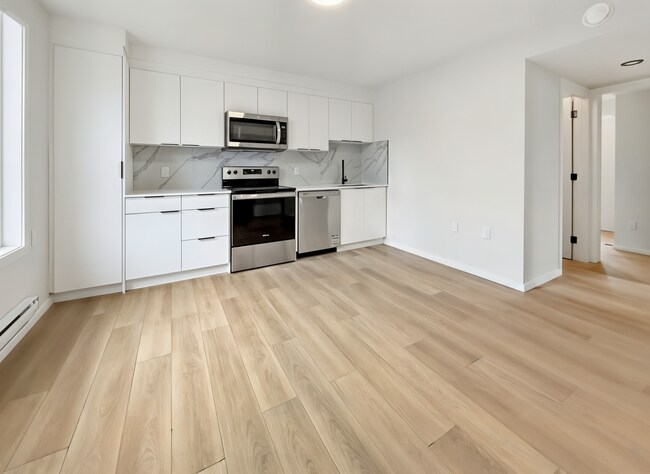 Photo du bâtiment - 9307-9123 123 Ave NW